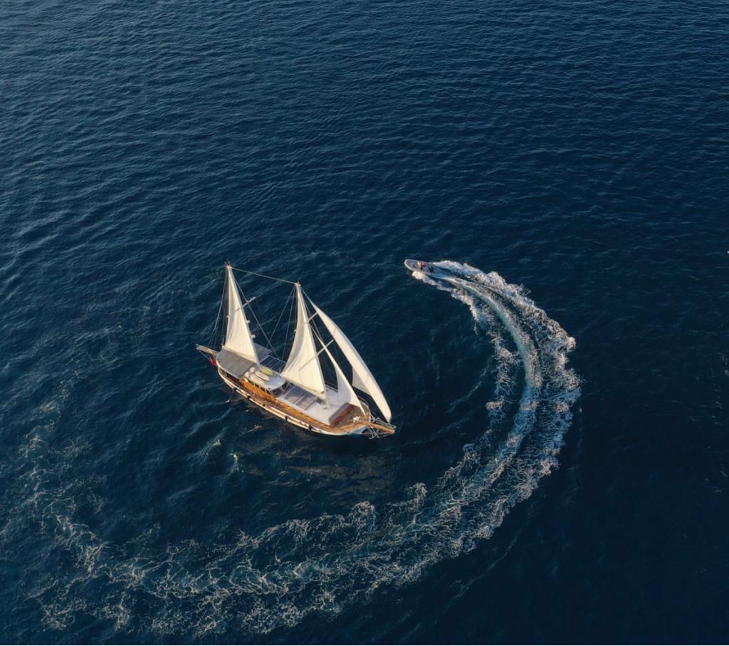 Yacht image 3