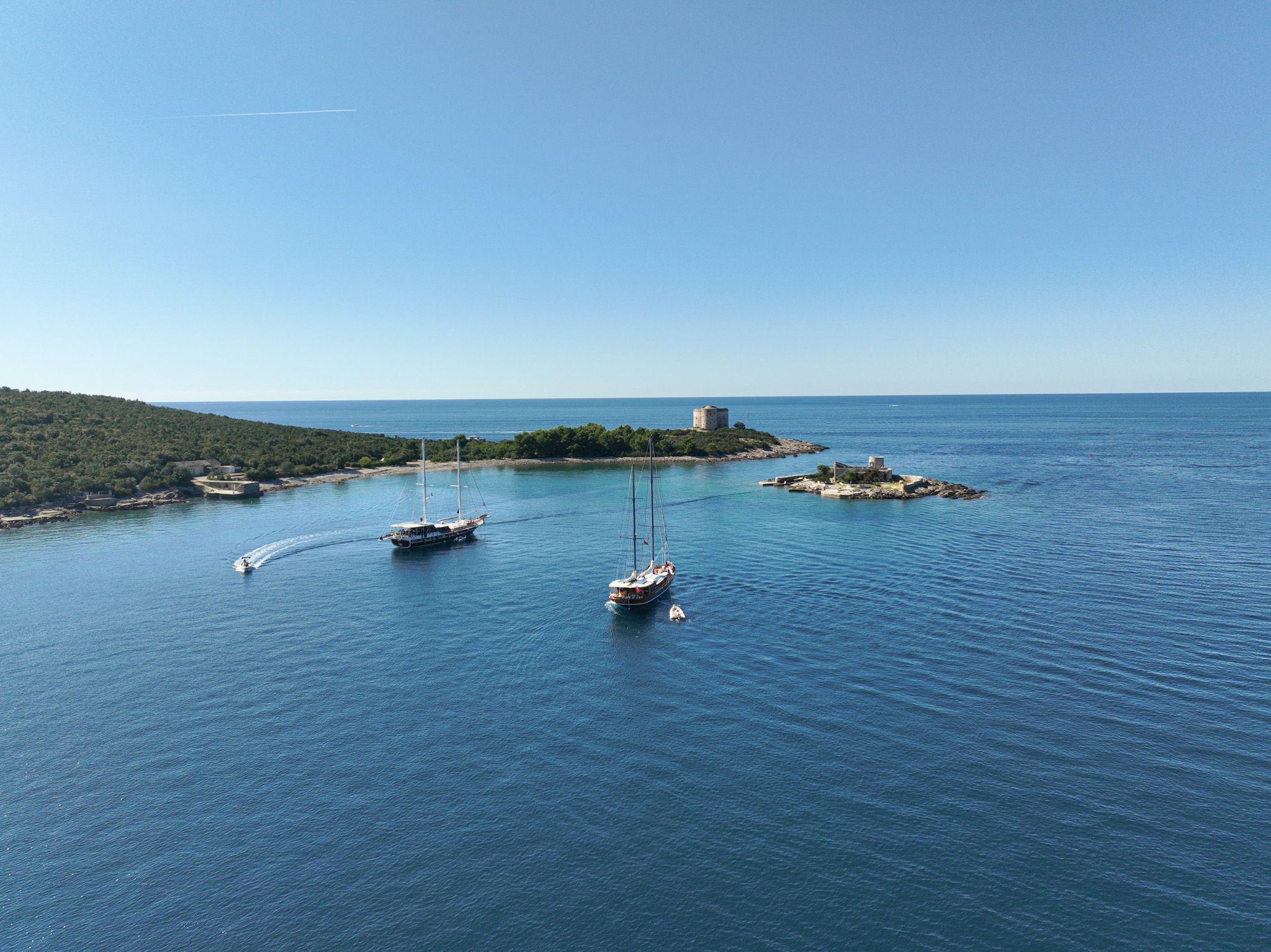 Yacht image 11