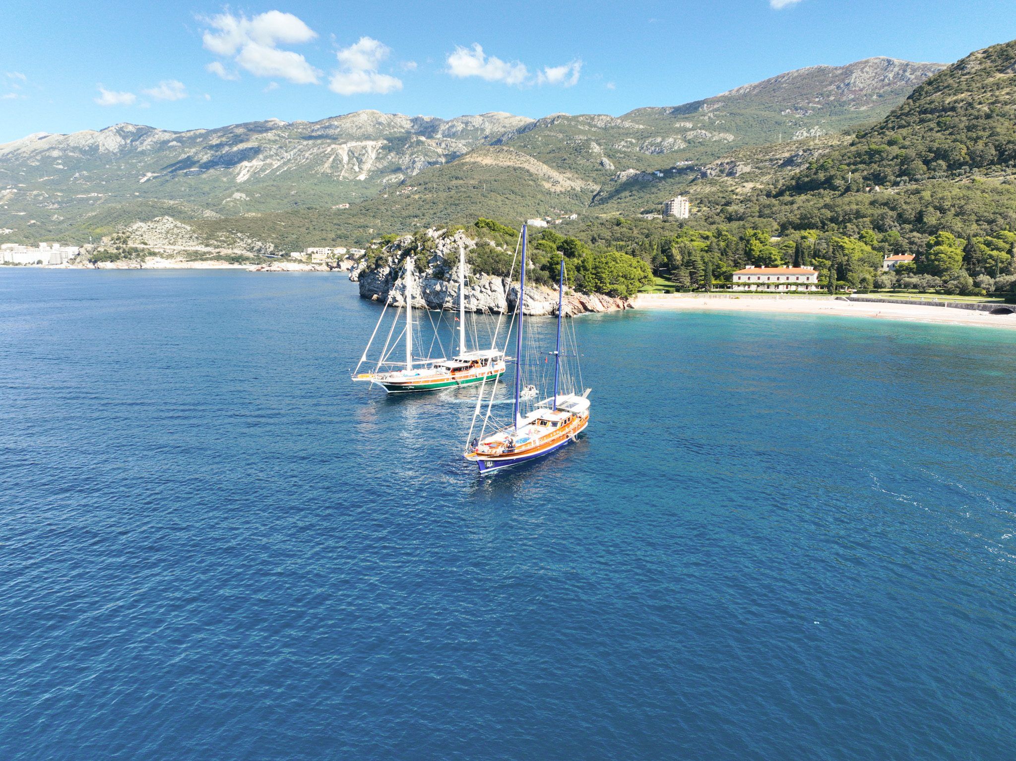 Yacht image 13