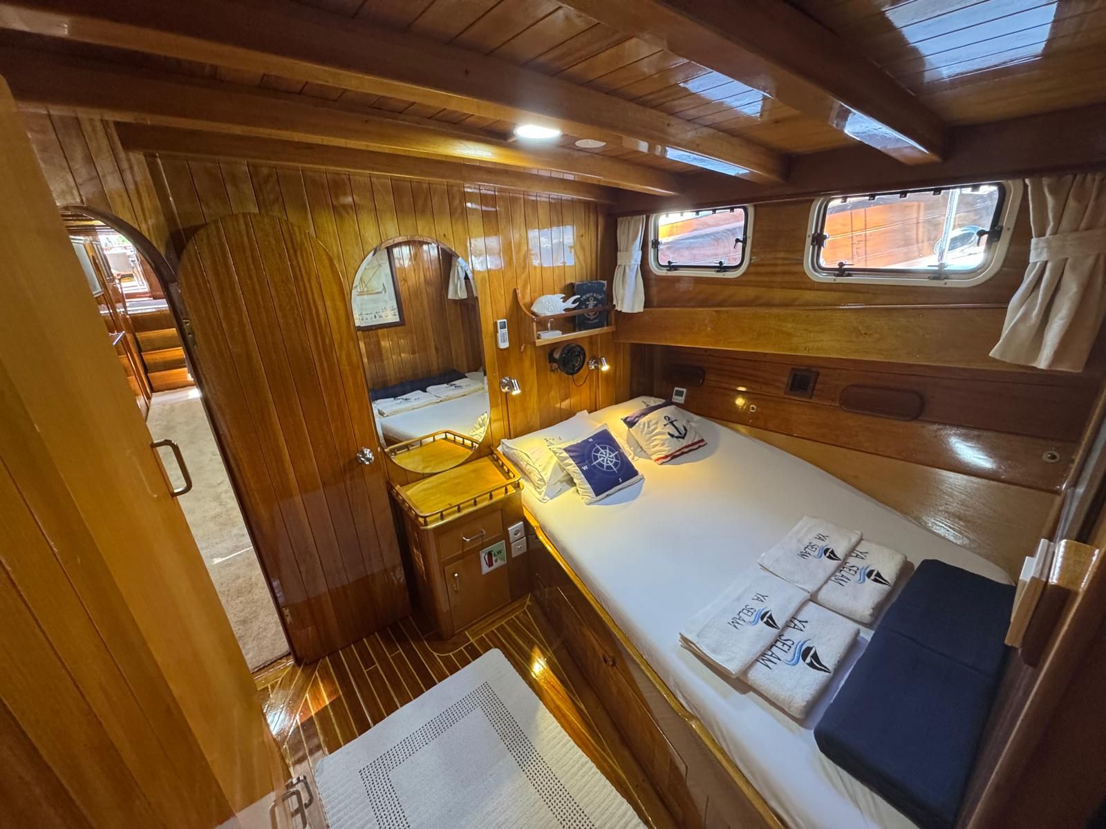 Yacht image 12