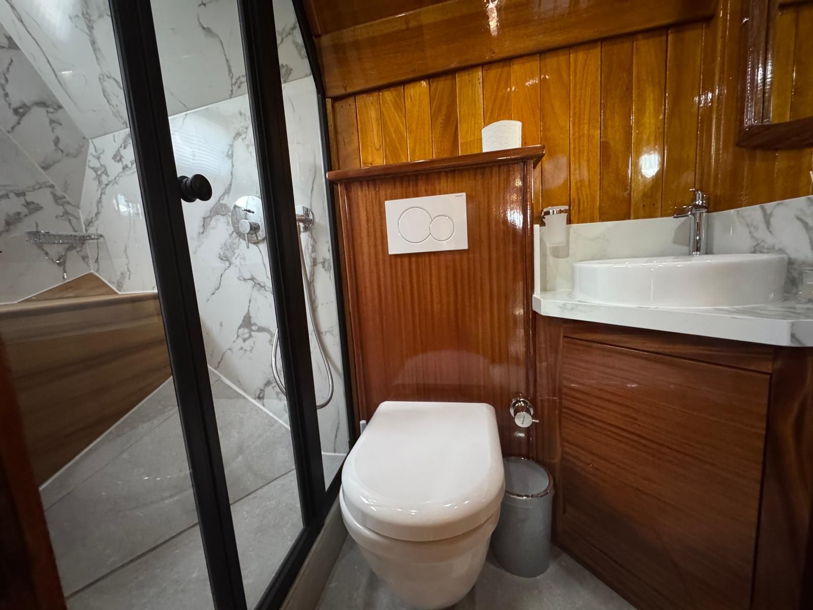 Yacht image 8