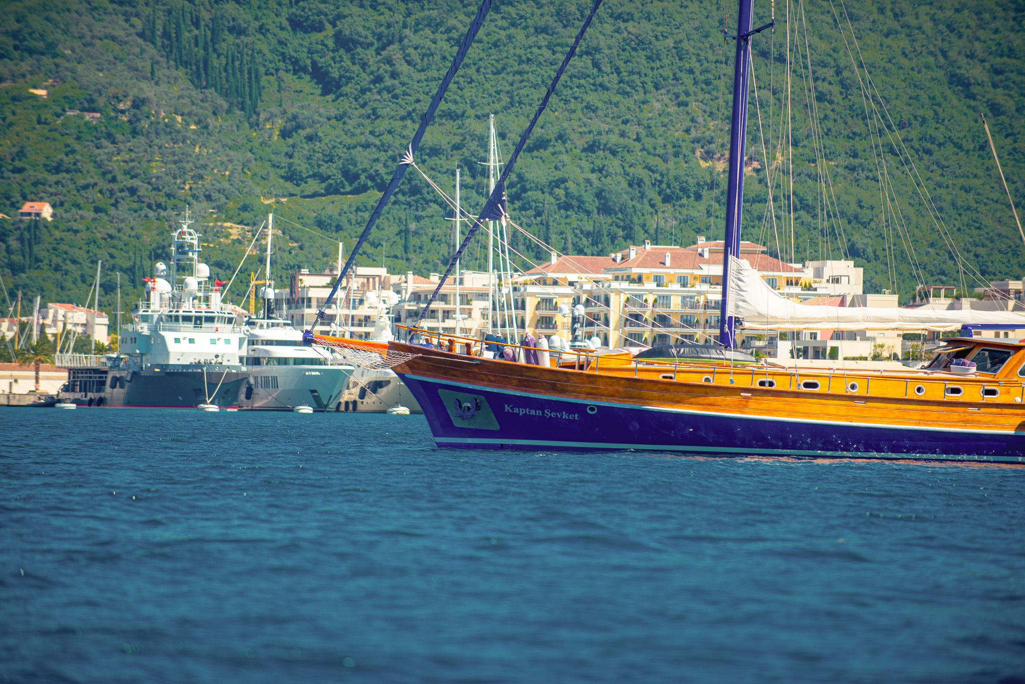 Yacht image 4
