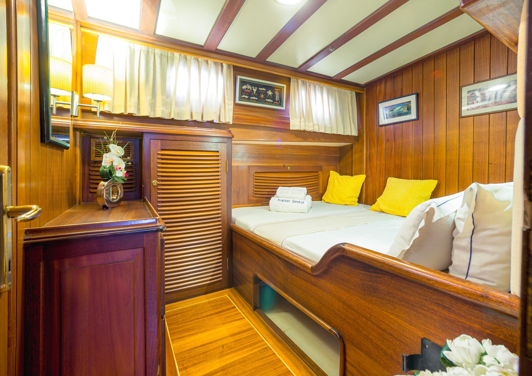 Yacht image 18