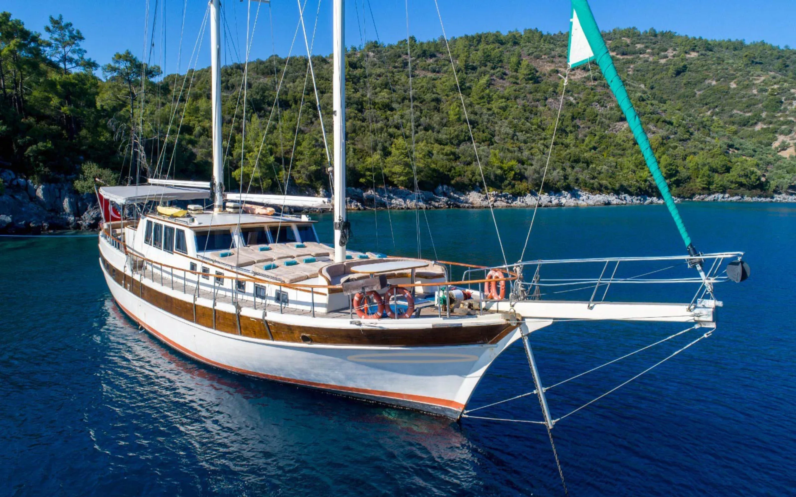 Yacht image 15