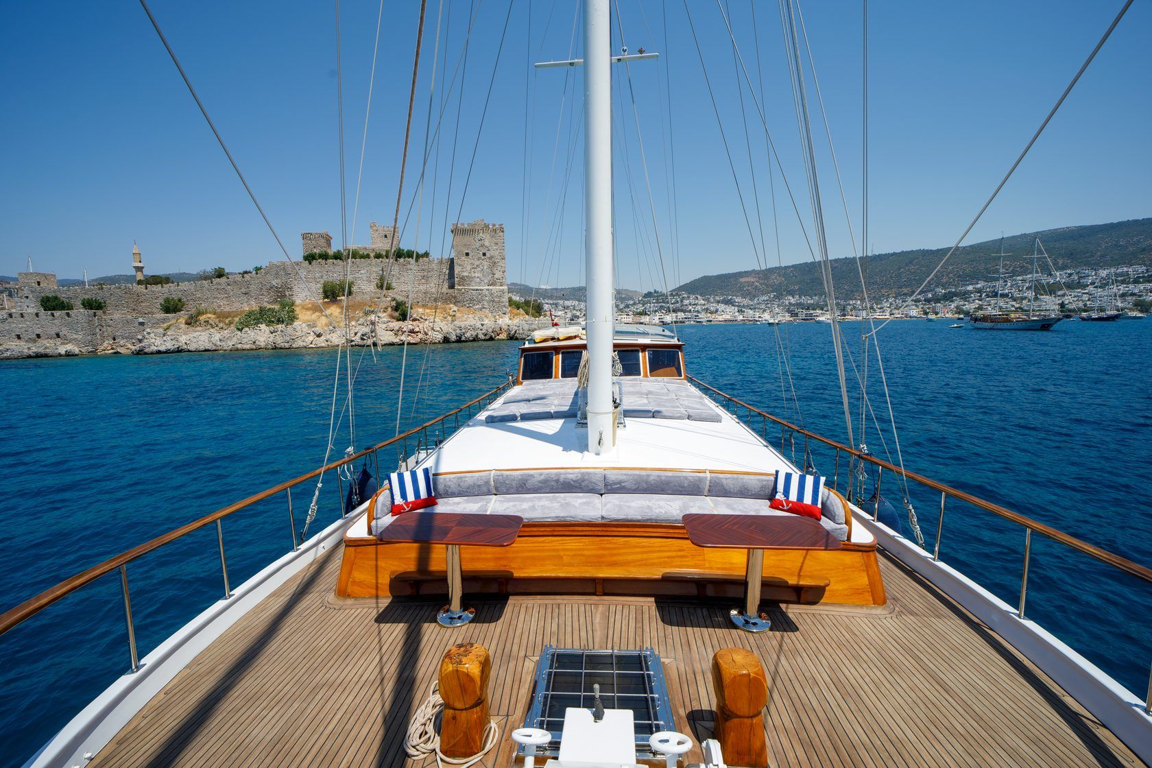 Yacht image 13