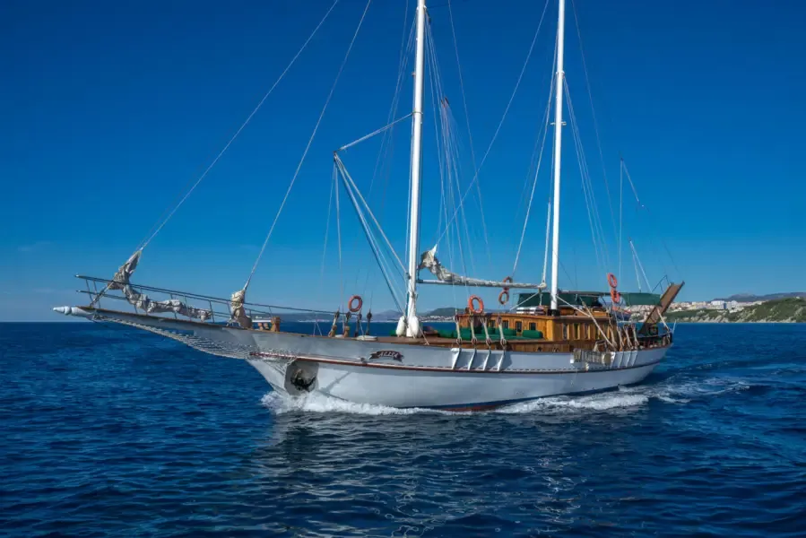 Yacht image 12