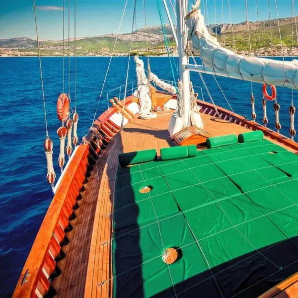 Yacht image 14