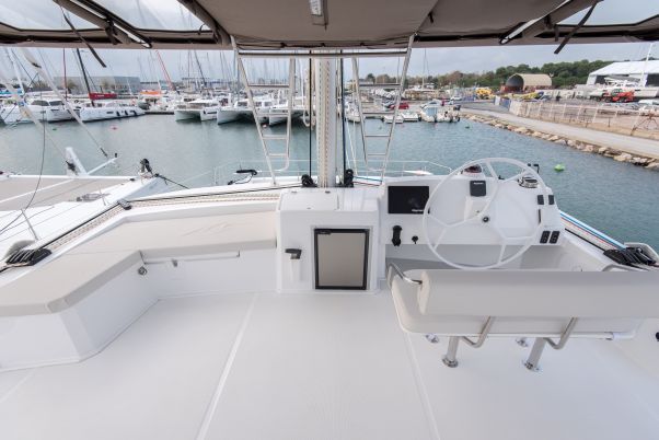 Yacht image 11