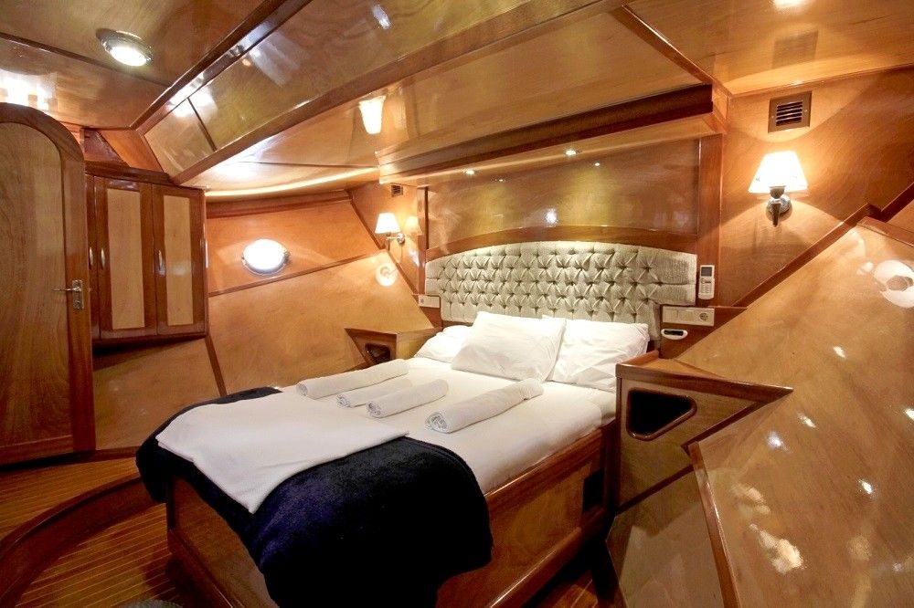 Yacht image 4